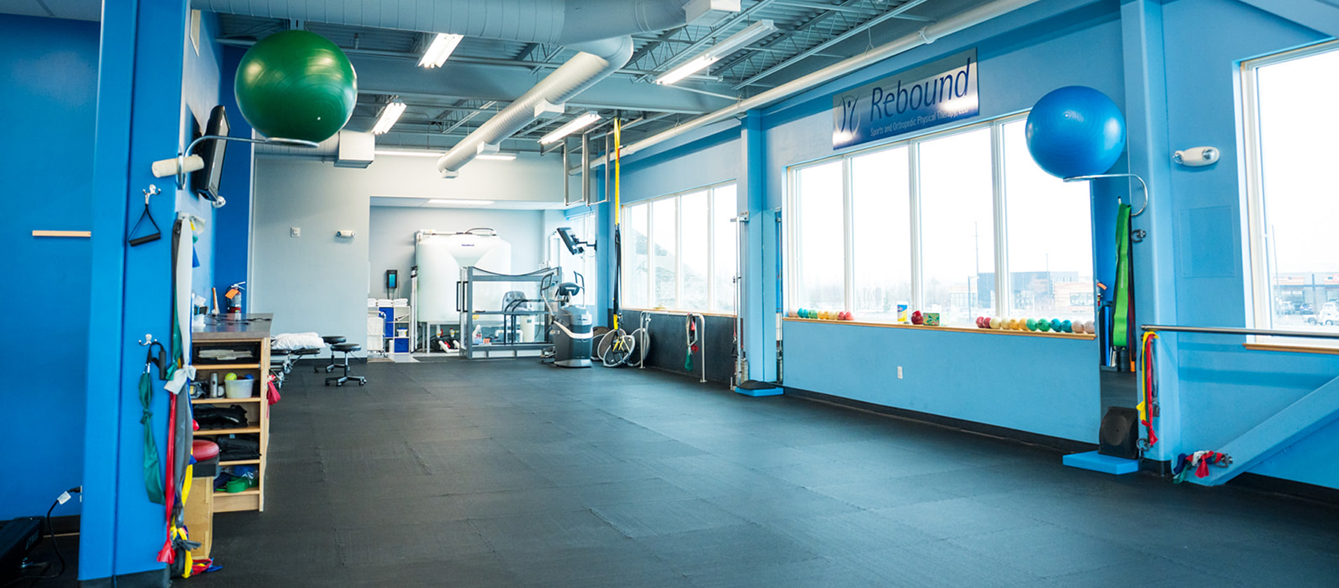 south_clinic_room_blue_02